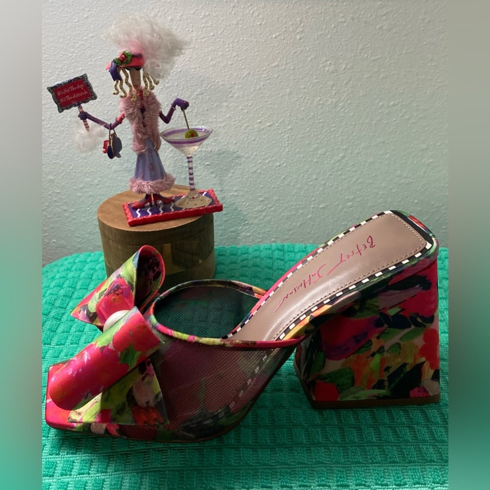 NEW..WOMENS BETSEY JOHNSON PINK FLORAL BOW WEDGE SANDALS 9 - Picture 12 of 16